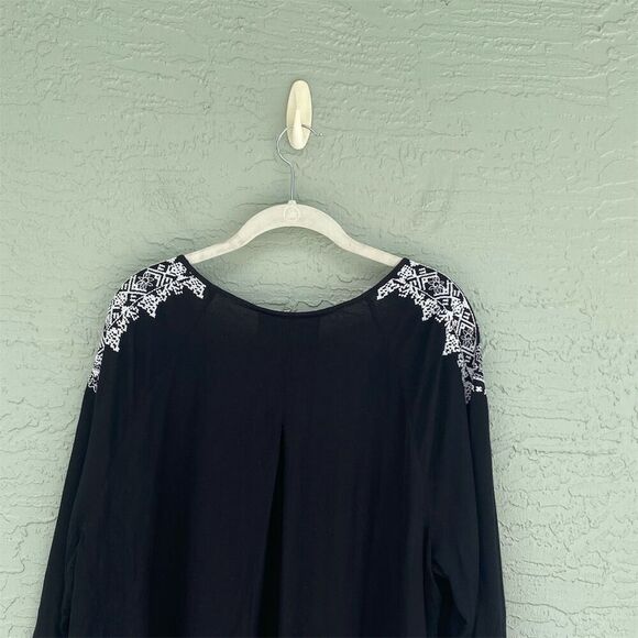Style&Co Women's 2X Black Embroidered 3/4 Sleeve Tunic Top V-Neck Blouse - Picture 3 of 9